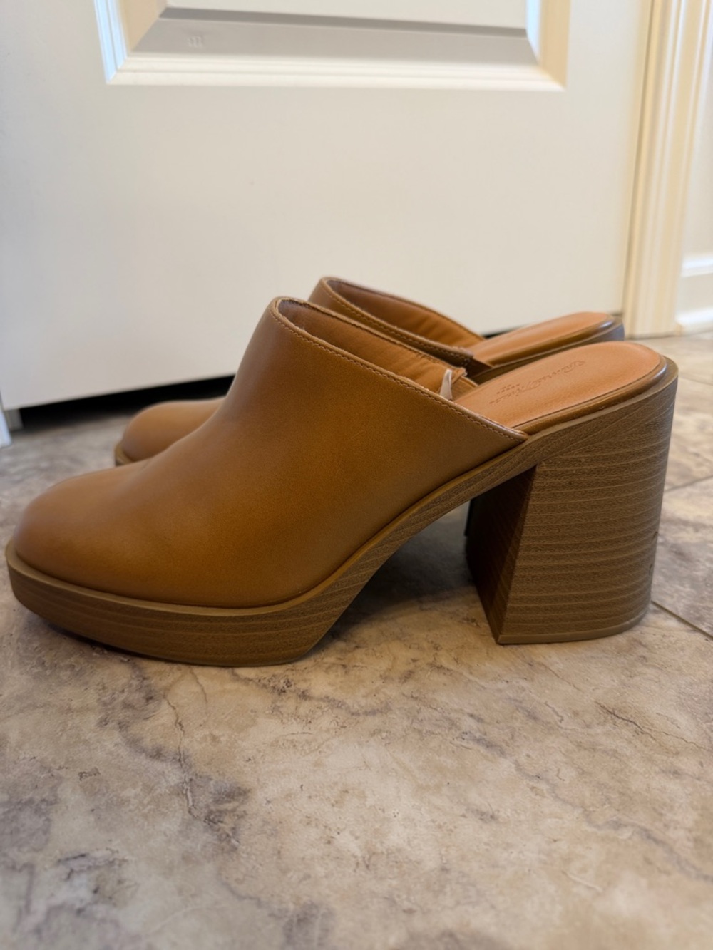 Universal Thread Tan Platform Mule Clogs - Picture 3 of 5